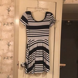 Scoop neck patterned fit and flat dress